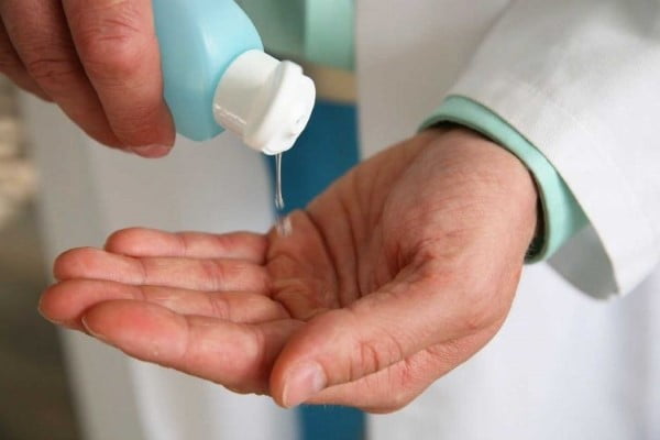 OMS: la ricetta del gel disinfettante per le mani